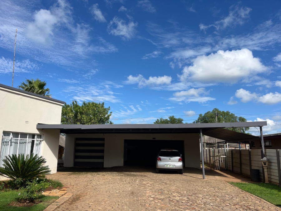 3 Bedroom Property for Sale in Potchefstroom South North West